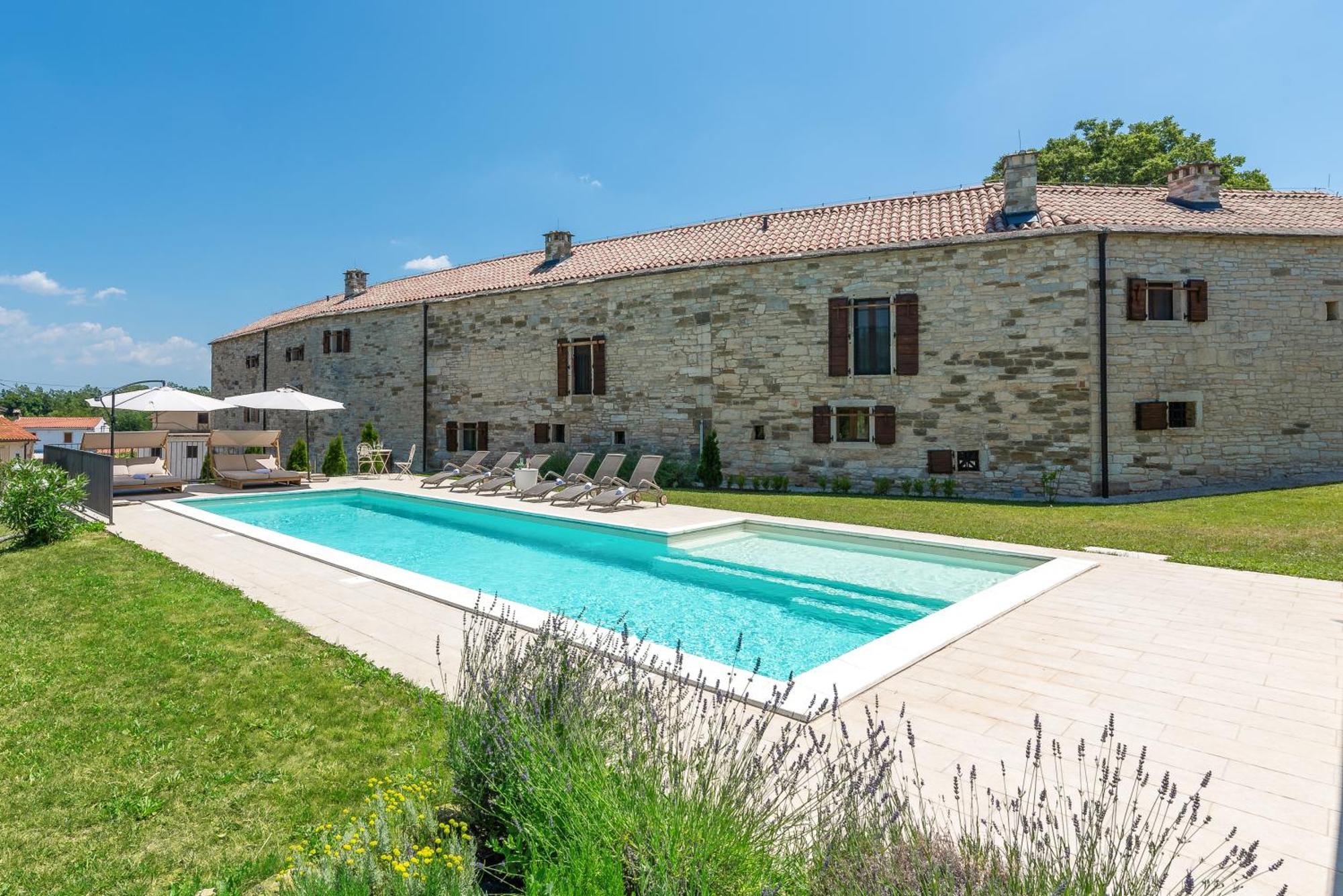 Villas Martincici With Large Pool Grožnjan Eksteriør bilde