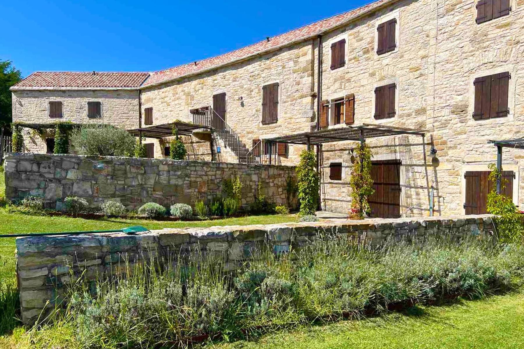 Villas Martincici With Large Pool Grožnjan Eksteriør bilde