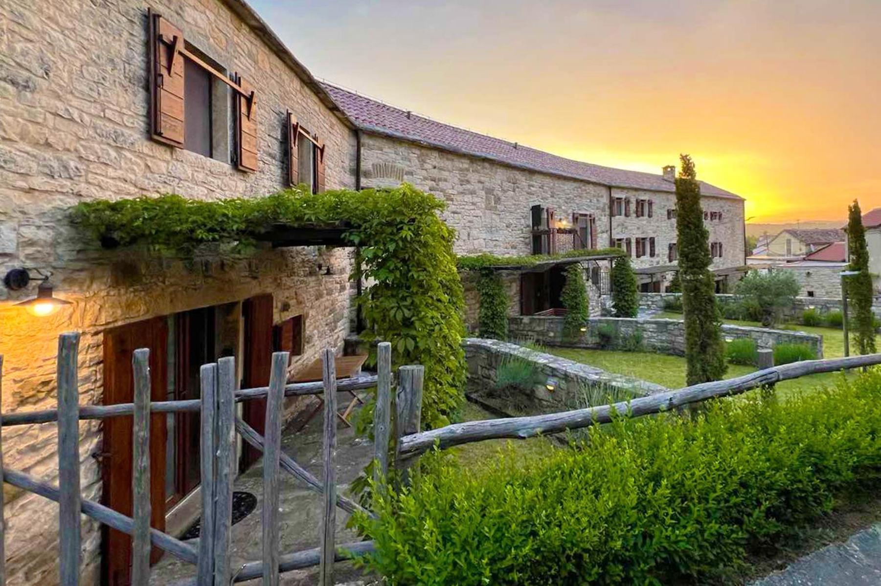 Villas Martincici With Large Pool Grožnjan Eksteriør bilde