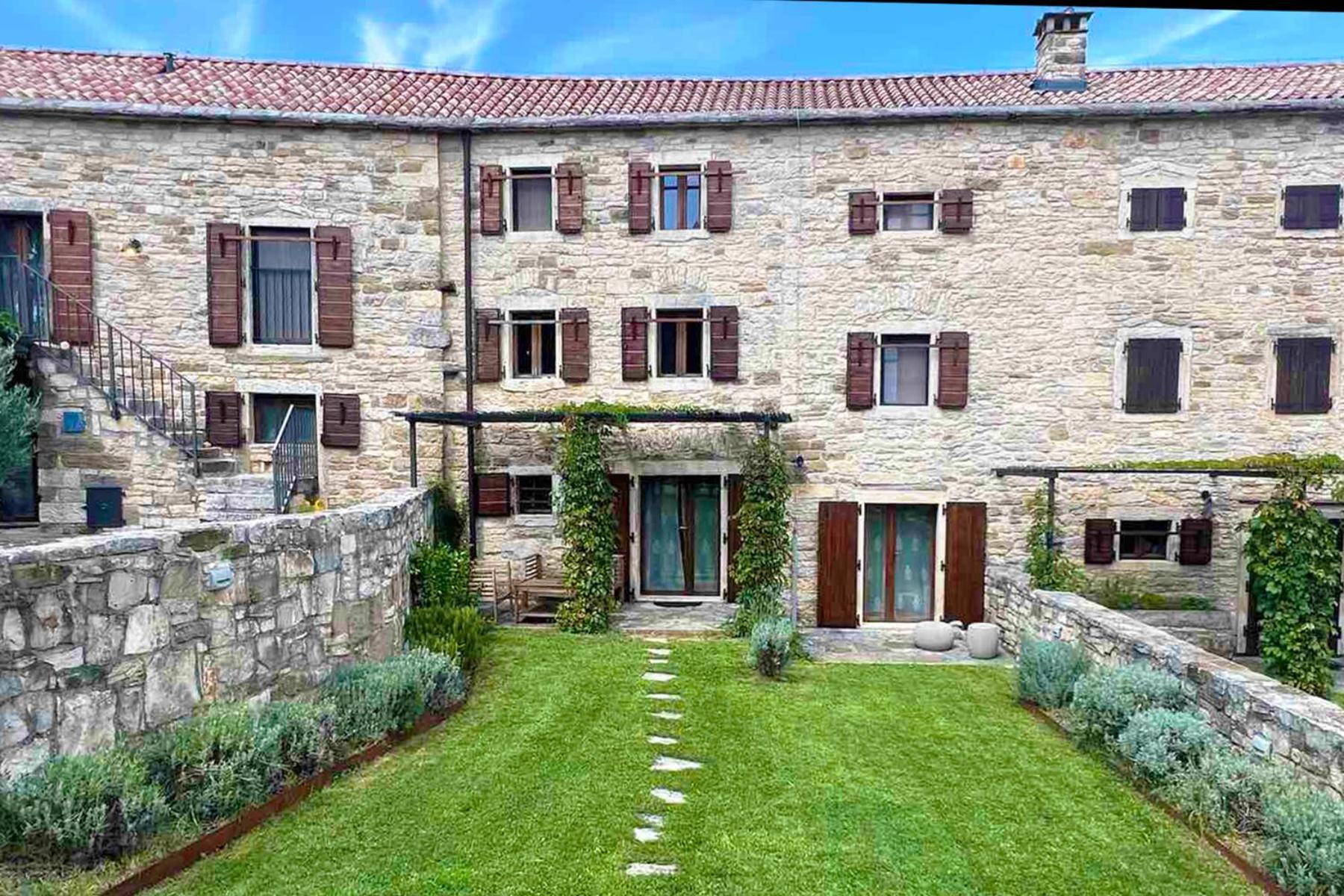 Villas Martincici With Large Pool Grožnjan Eksteriør bilde