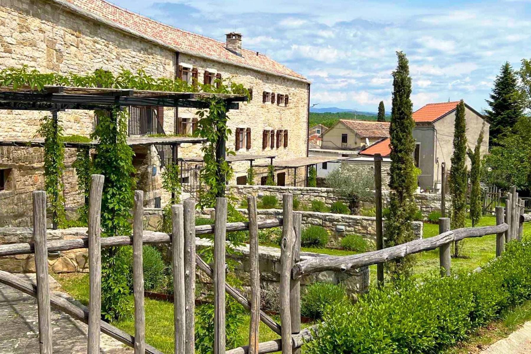 Villas Martincici With Large Pool Grožnjan Eksteriør bilde